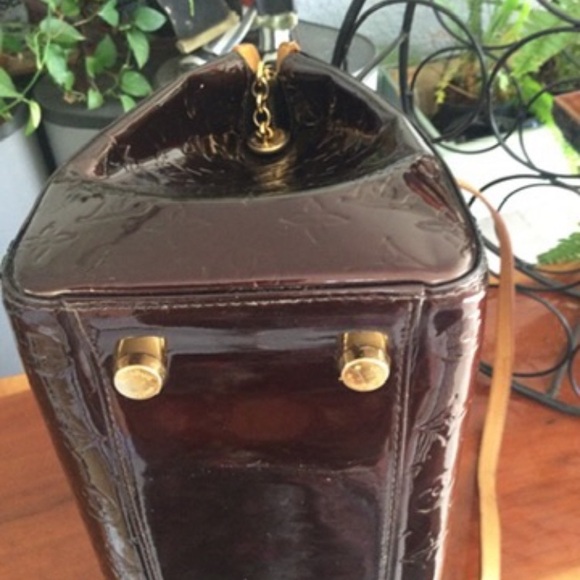 Louis Vuitton Brea MM Vernis 2 Way Handbag - Picture 12 of 16